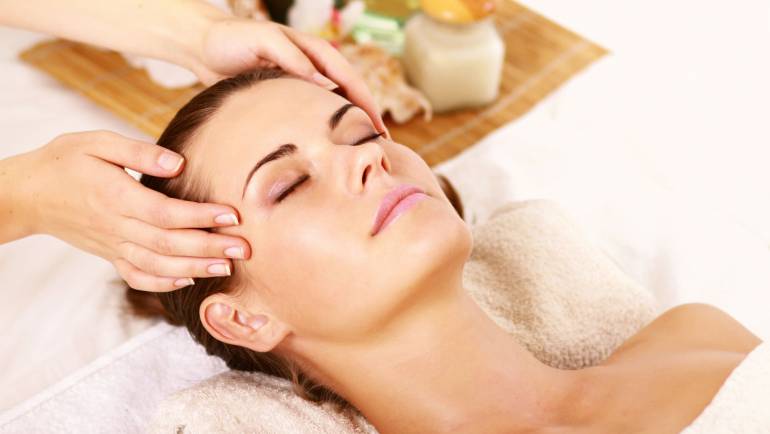 Relaksacyjny masaż twarzy